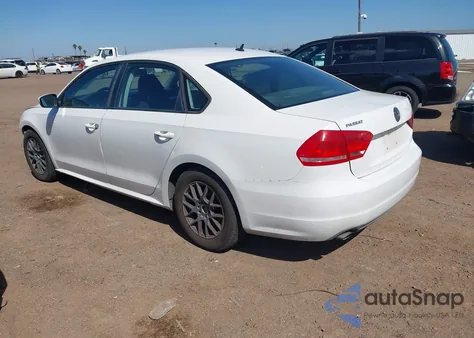 2013 Volkswagen Passat 2.5L S z USA, uszkodzony, nr VIN 1VWAP7A35DC073786